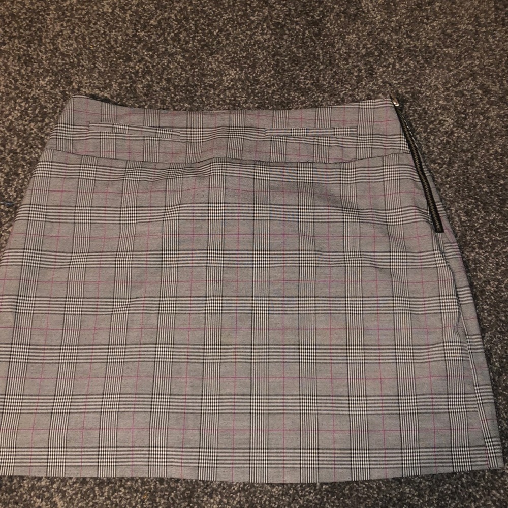 Grey Plaid skirt , Size M
